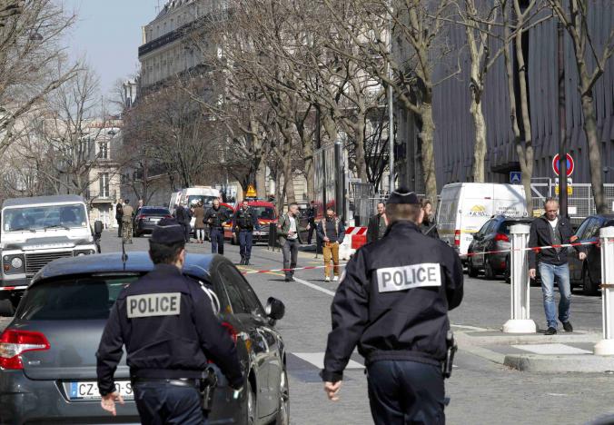 Explosión de carta bomba en sede del FMI en París deja un herido - bomb-fmi-paris-3