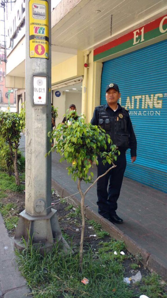 Vigilan botones de auxilio en la Ciudad de México - botones-de-auxilio-576x1024