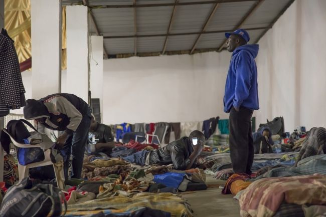 Al menos 450 cubanos están varados en Nuevo Laredo - c70315015