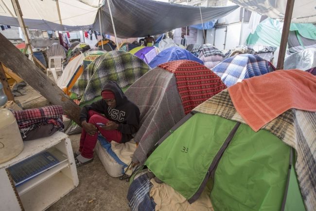 Al menos 450 cubanos están varados en Nuevo Laredo - c70315017