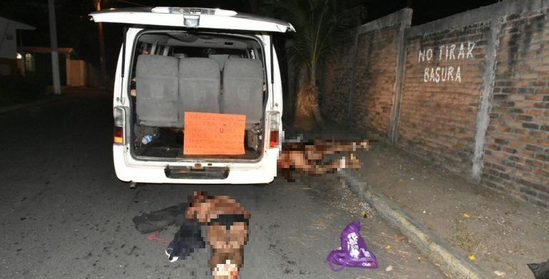 Abandonan camioneta con 11 cadáveres en Veracruz - cadaveres-boca-del-rio-2