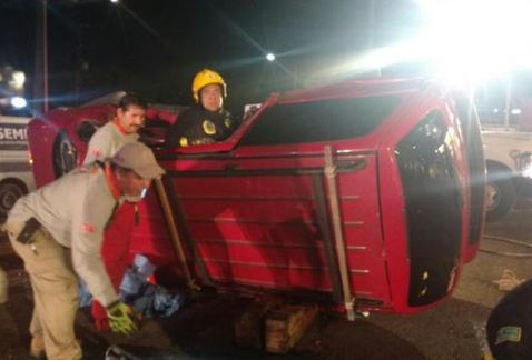 Muere menor en choque por falla de semáforos en Monterrey