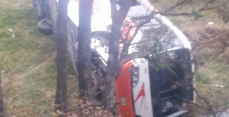 Choque de autobús contra camión deja 15 heridos - camión-II