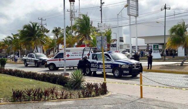 Balean y lanzan granada contra policía municipal en Cancún - cancún-2