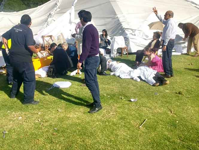 Caída de carpa lesiona a 41 en Aguascalientes - carpa3