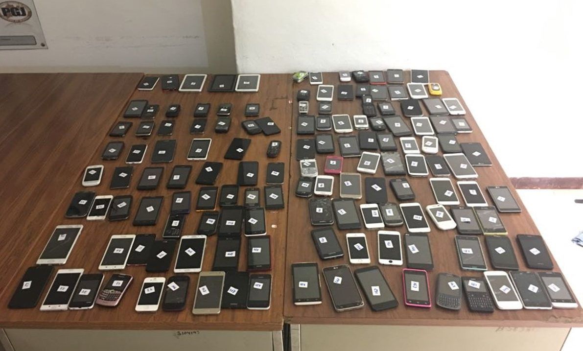 Policía Federal detiene a cuatro personas en posesión de 267 teléfonos robados