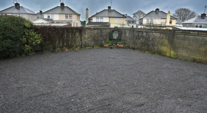 Encuentran fosa con restos de niños en Irlanda - cementerio-I