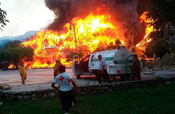 Se incendia hotel en zona arqueológica de Chiapas