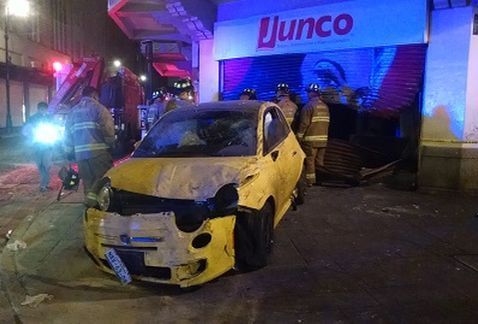 Conductora ebria choca en tienda del Centro Histórico de la capital - choque-telas-junco-ebriedad-milenio-noticias_MILIMA20170304_0077_11