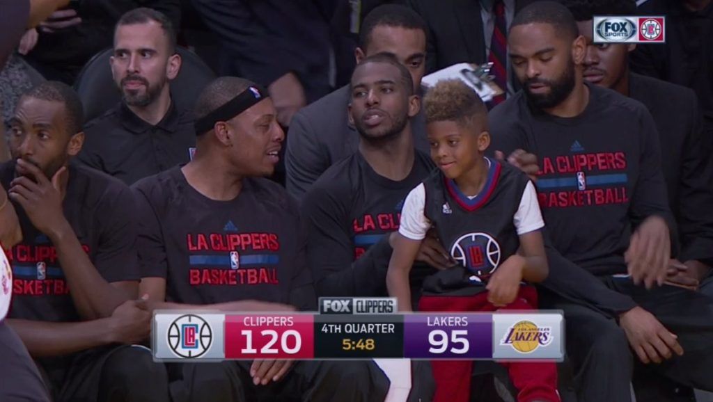 Chris Paul sienta en la banca a su hijo durante partido contra Lakers - chris-paul-hijo1-1024x578
