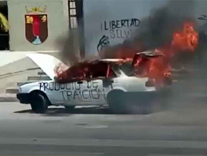 CNTE quema vehículo de maestro opositor en Chiapas - cnte-2