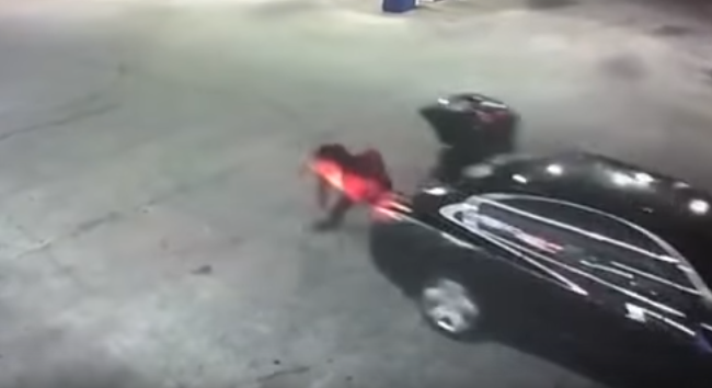 Video: mujer salta de coche en movimiento tras ser secuestrada