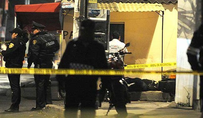 Matan a pareja para robarles el auto en Coyoacán Matan a pareja para robarles el auto en Coyoacán