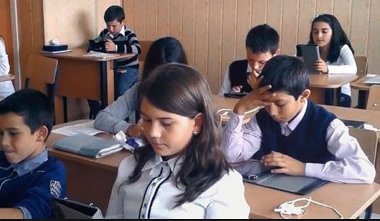 Diccionario cambia varias definiciones para atrapar a estudiantes haciendo trampa - diccionario-rumania