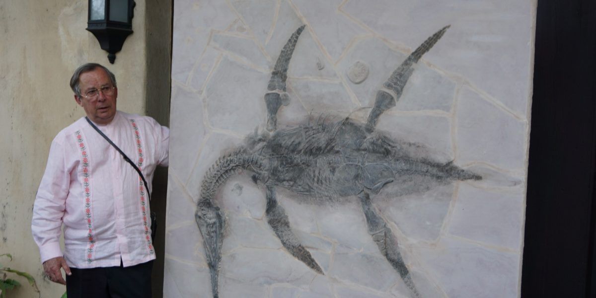 Alcalde del PAN presta su nombre para bautizar a especie de dinosaurio