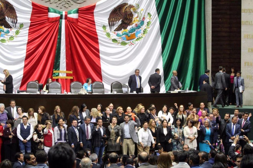 Diputadas toman tribuna en San Lázaro - diputadas-3-1024x683