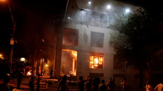 #Video incendian Congreso en Paraguay