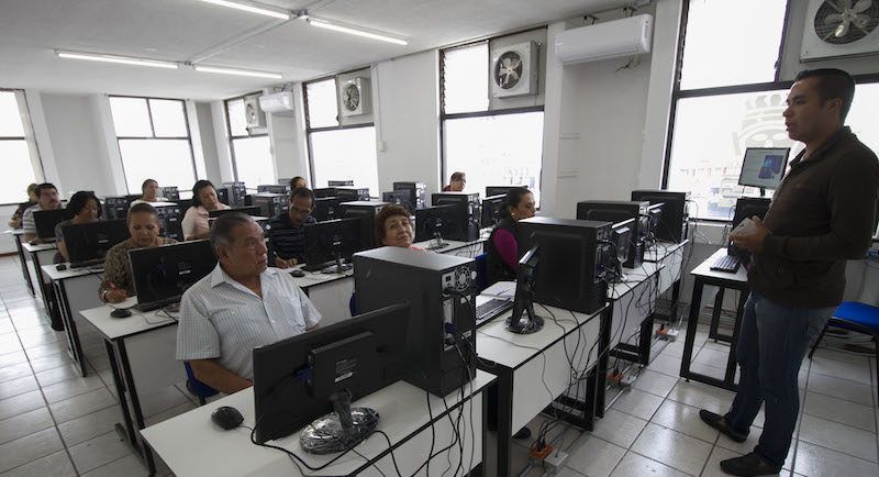 Certifican inglés de migrante en México