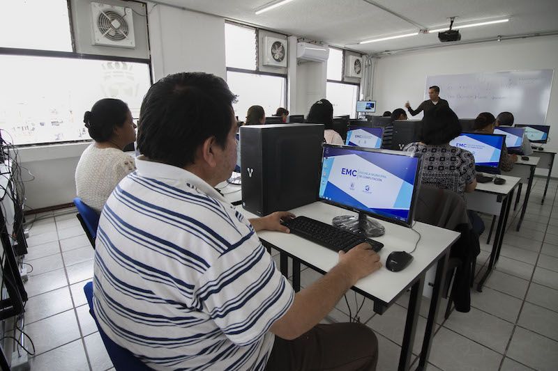 Certifican inglés de migrante en México - escuela-municipal-computacion