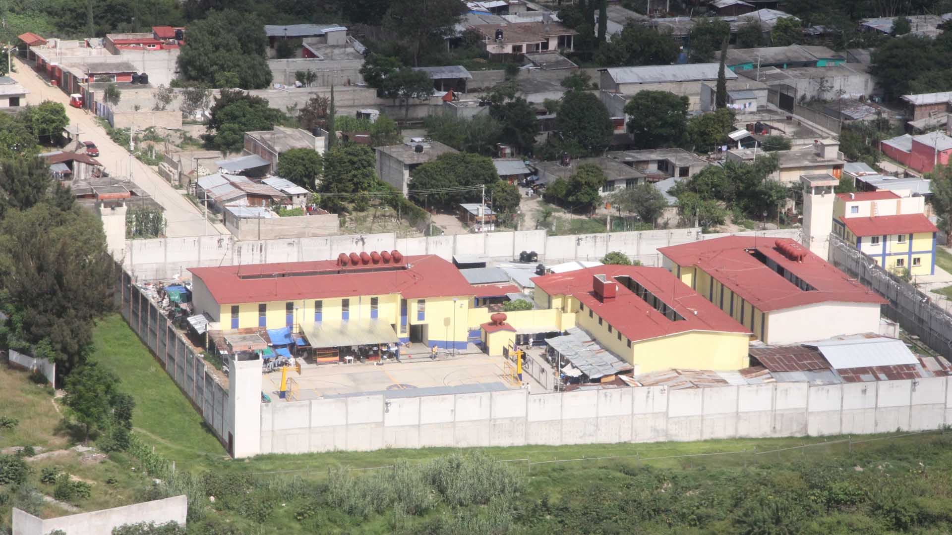 Riña entre dos reclusos deja un herido en Oaxaca