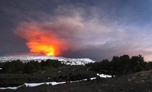 Erupción del Etna deja diez heridos