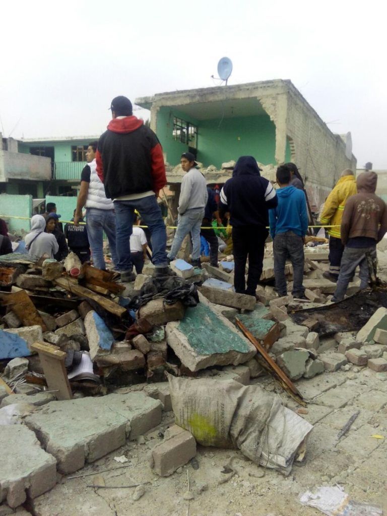 Explosión en polvorín deja cuatro muertos y seis heridos en Tultepec - explosion-polvorin-tultepec-2-@Guiesga-768x1024