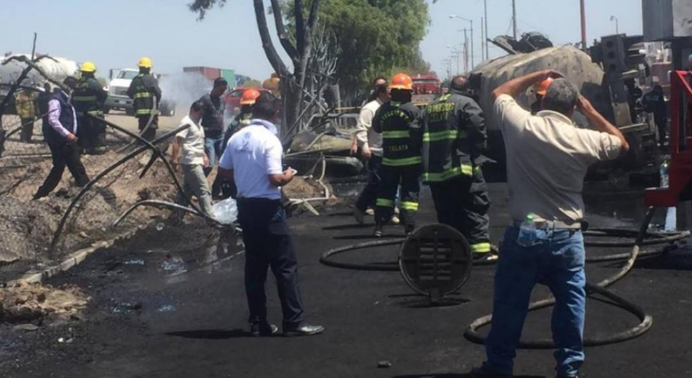 Muere policía federal en explosión de pipa en Celaya