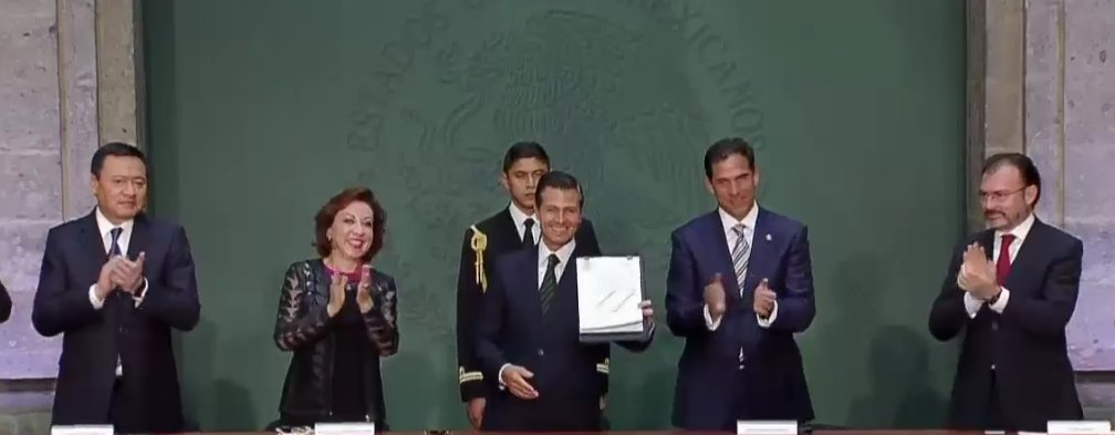 EPN promulga reforma a la Ley General de Educación