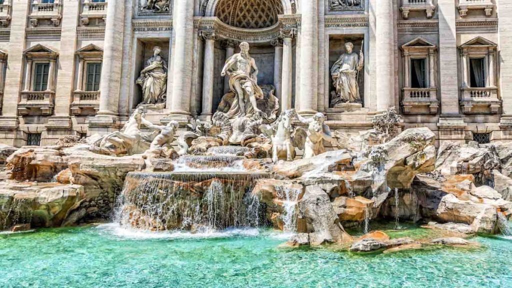 ¿Qué destino tienen las monedas de las fuentes? - fontana-de-trevi-1024x576