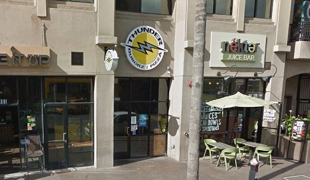 Sujetos causan lesiones cerebrales a gerente que se negó a regalarles pizza - free-pizza-huntington1