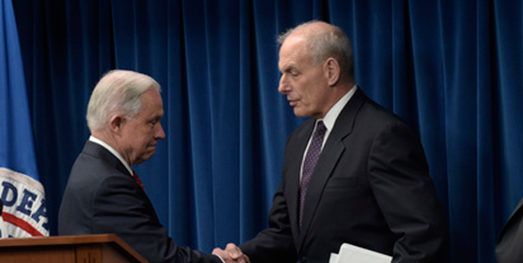Kelly y Sessions defienden arrestos de migrantes en cortes californianas