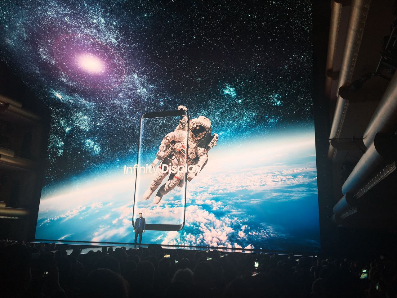 Samsung lanza el esperado Galaxy S8 - galaxy-4