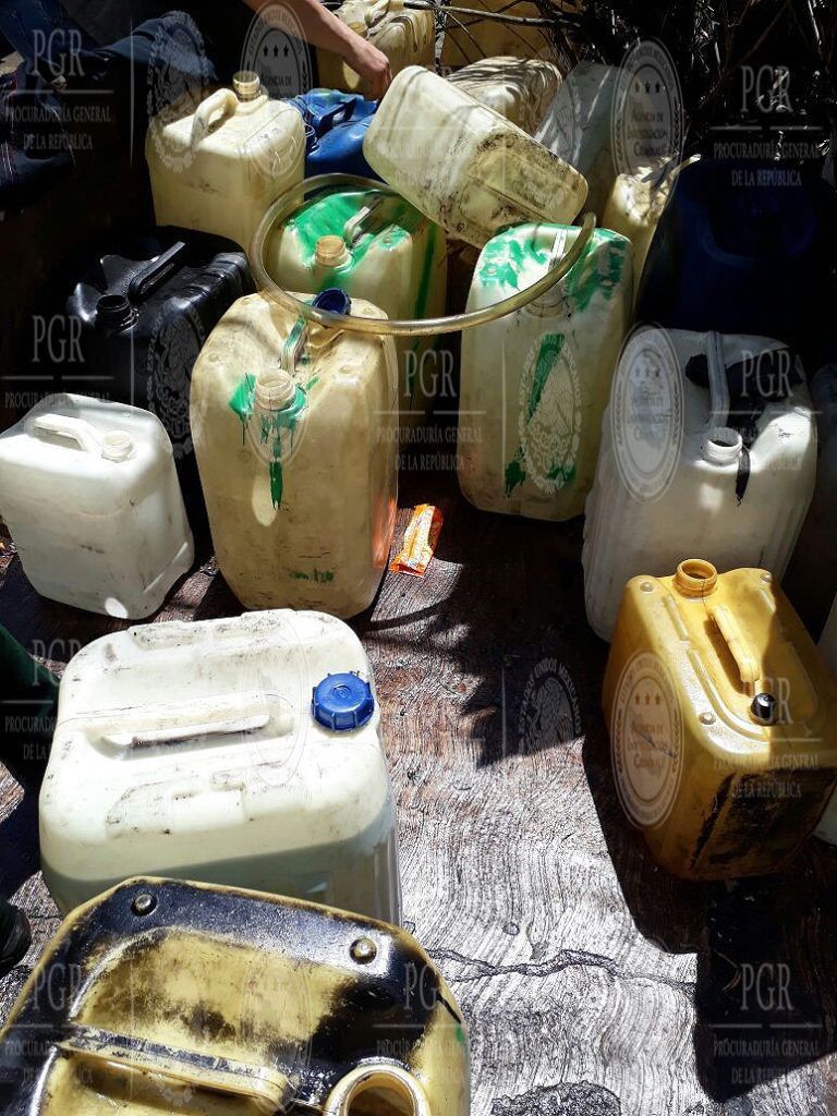 Detienen a dos sujetos con 200 litros de combustible en Azcapotzalco - gasolina-azcapo2-768x1024