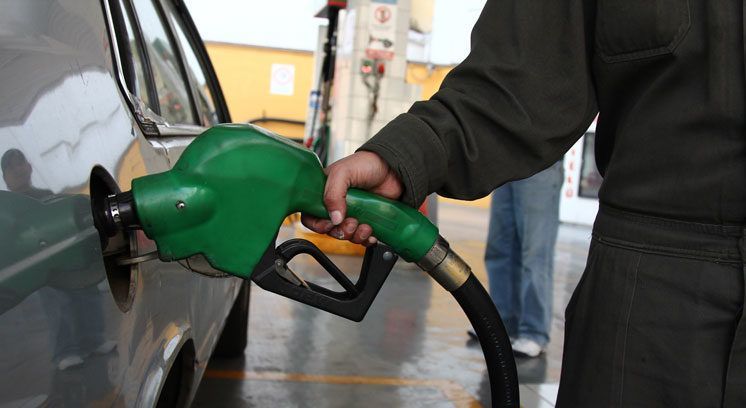 Jueces federales admiten trámites de amparo contra gasolinazo - gasolina9-e1489014296681