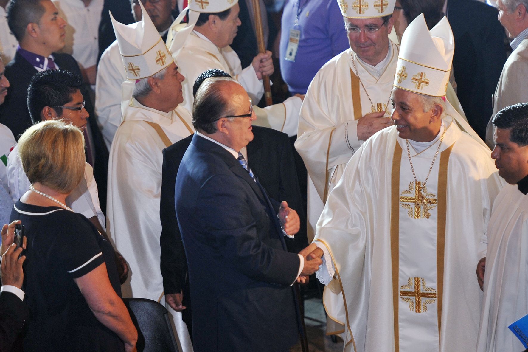 Cardenal Rivera respalda que hay acoso de Graco a obispo de Cuernavaca - graco-1