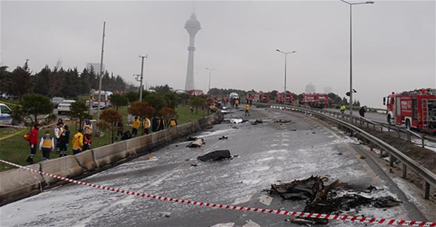 Choque de helicóptero contra torre de televisión en Estambul deja cinco muertos - helicoptero-estambul-2
