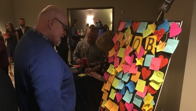 Muere hombre que publicó su obituario en vida