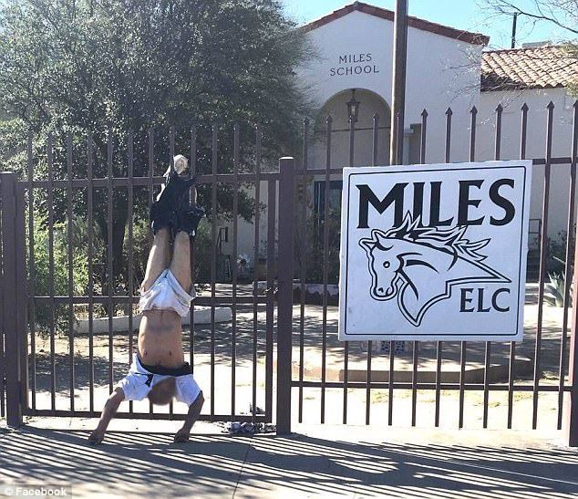 Ladrón atrapado en reja queda expuesto en calzones - hombreatraaa