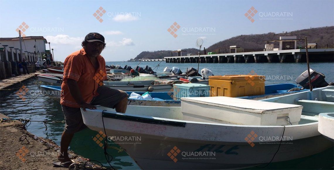 Rescatan a náufragos en Huatulco - huatulco2