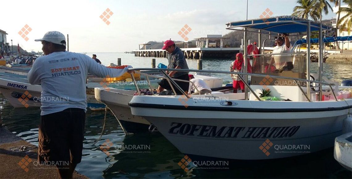 Rescatan a náufragos en Huatulco - huatulco3