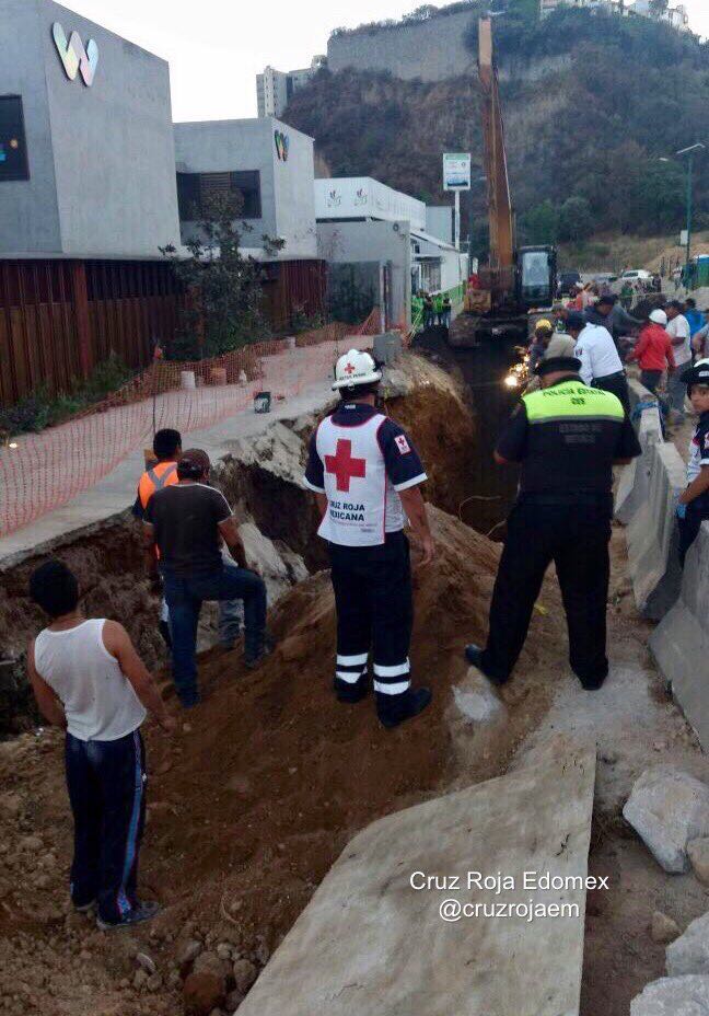 Suman tres muertos por derrumbe en Interlomas - huixquilucan-3