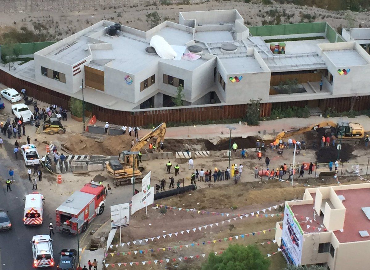 Suman tres muertos por derrumbe en Interlomas