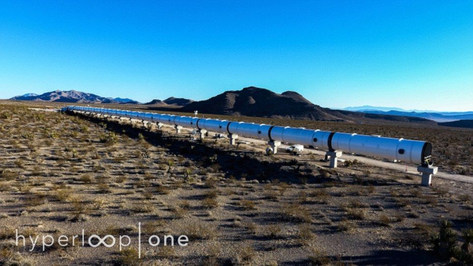 Presentan circuito de pruebas del hyperloop - hyp1