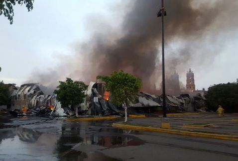 Se incendia Bodega Aurrerá en León - incendio-2-1