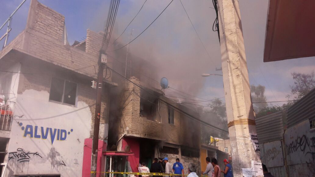 Flamazo incendia casa en Coyoacán