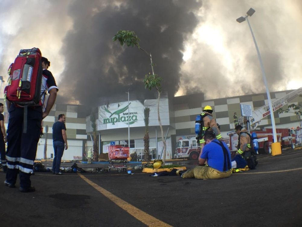 Incendio en centro comercial de Culiacán - incendio-culiacan-2