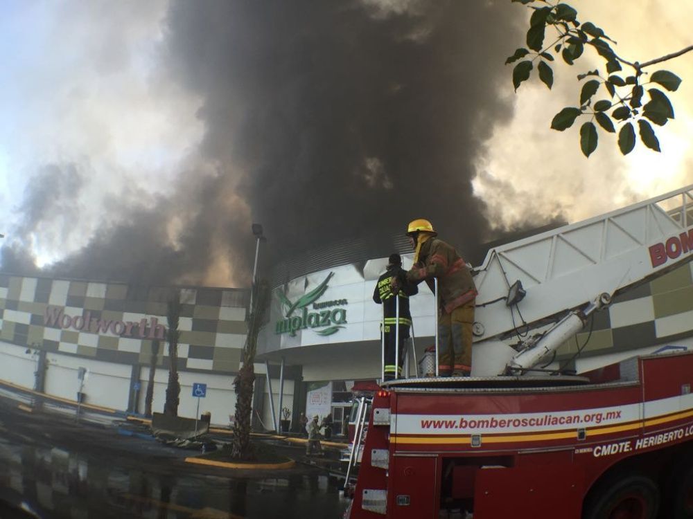 Incendio en centro comercial de Culiacán