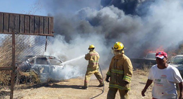 Incendio en corralón de fiscalía de Oaxaca