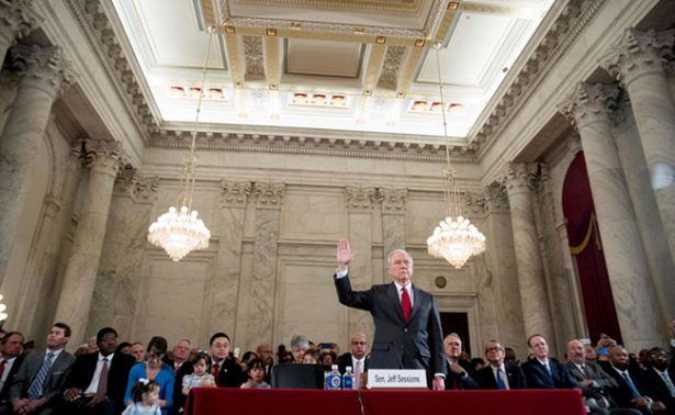 Jeff Sessions se reunió con embajador ruso durante campaña de Trump - inter-eu-jeffsessions-procurador2-615x378