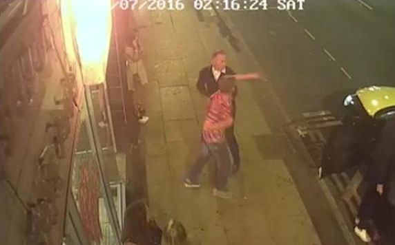 #Viral hombre deja inconsciente a otro